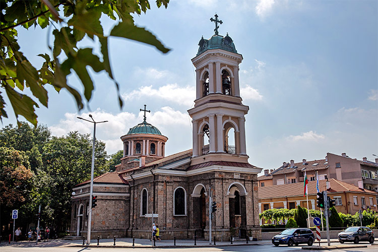Фасадата на храм "Св. Петка" в Пловдив.