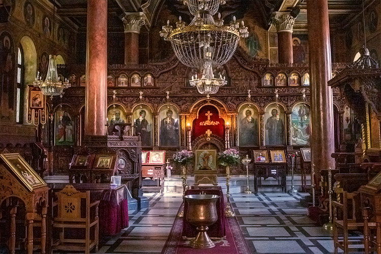 Храм "Св. Петка" в Пловдив, подготвен за ритуал Свето Кръщение.