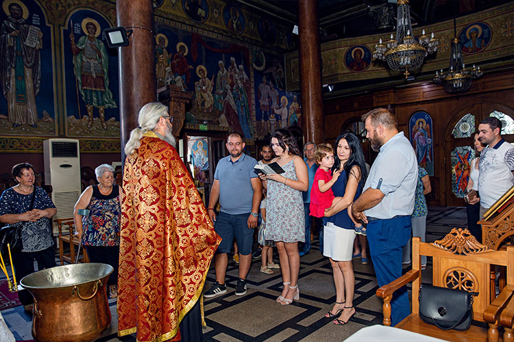 Ритуал Свето Кръщение в храм "Св. Петка", Пловдив.