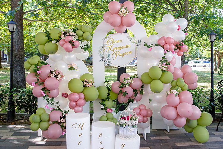 Украса за момиче, за отпразнуване на кръщението ѝ в ресторант Южен Полъх, град Пловдив.